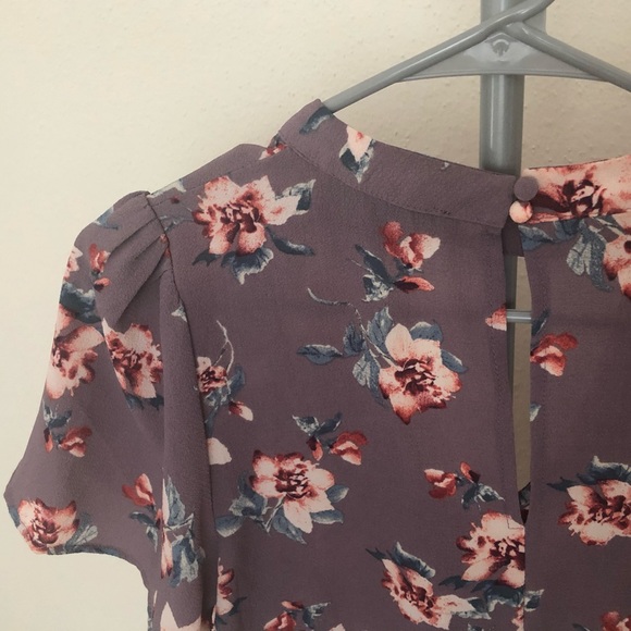 CUTE SPRING PURPLE FLORAL TOP - Picture 2 of 6